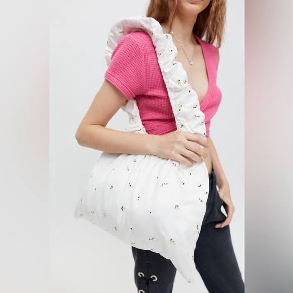 Find Me Now Ruffle Shoulder Bag NWT - Picture 2 of 8